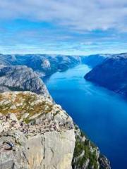 Fu Zi Mo Qin Luo Yan